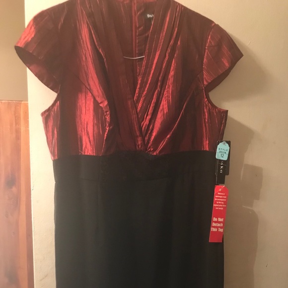 Black/red elegant evening dress(NWT) paid $45 - Picture 3 of 4